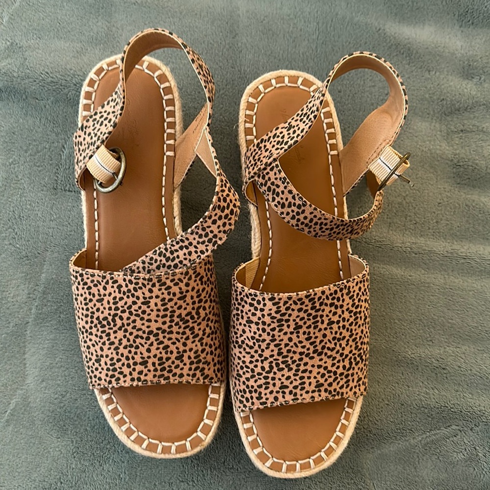 Universal Thread Morgan Sandals - women’s size 9.5 - never worn